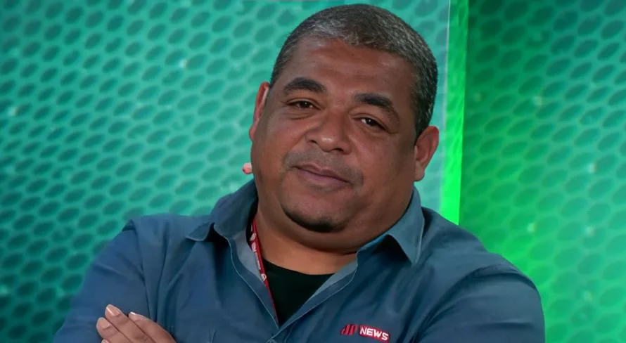 Vampeta “esquece” Ronaldo e Romário e aponta 11 melhores que já jogou