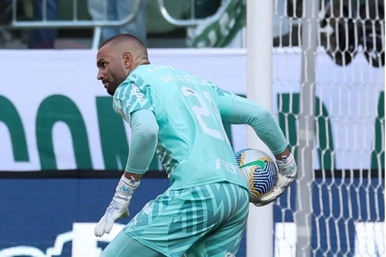 Weverton vê empate justo e valoriza ponto do Palmeiras contra o Flamengo no Brasileirão