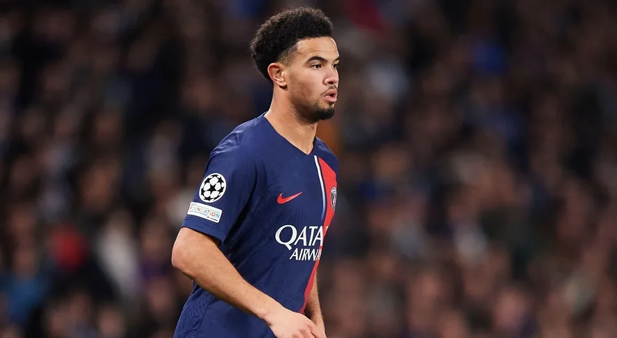 PSG anuncia renovação com jogador promessa da base