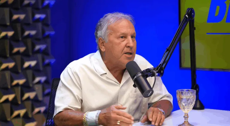 Zico surpreende e elege meias diferenciados do futebol brasileiro