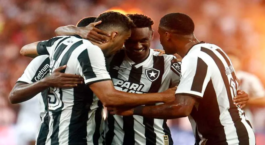 Com golaço, Botafogo supera o Vitória na Copa do Brasil