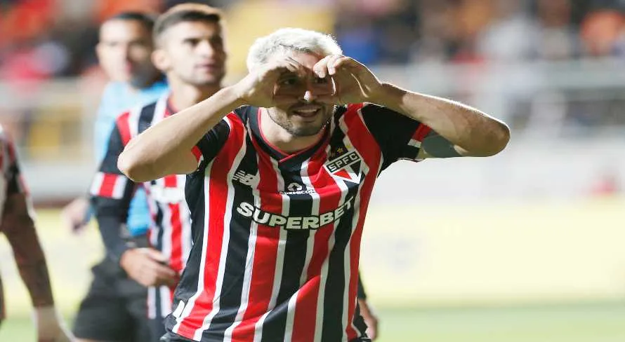 Nestor desencanta e SPFC vence o Cobresal na Libertadores