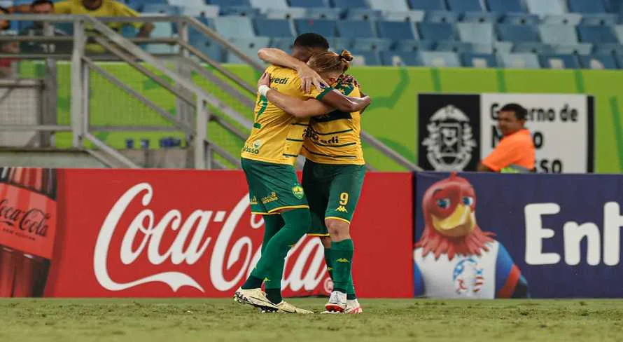 Cuiabá bate Metropolitanos e assume liderança do grupo da Sul-Americana