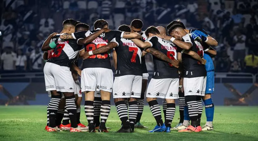 Sob pressão, Vasco supera o Vitória no Brasileirão Série A