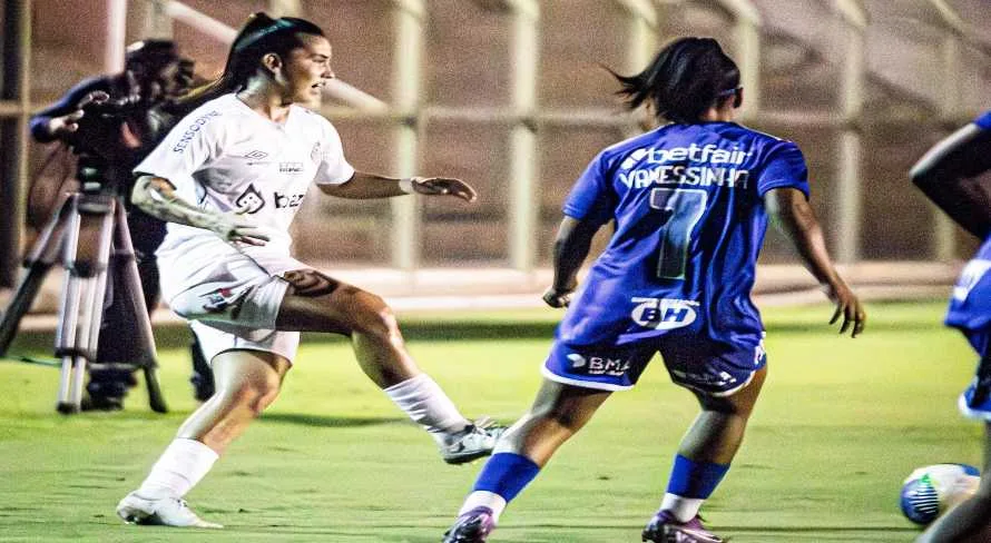 Com dois gols de Vanessinha, Cruzeiro derrota o Santos no Brasileirão Feminino