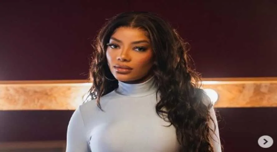 Ludmilla faz golaço de cavadinha após passe de Ronaldinho Gaúcho; assista