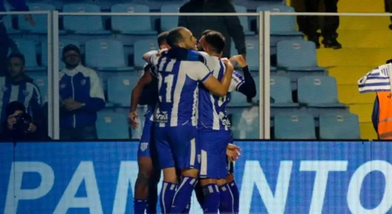 Avaí pressiona e conquista vitória sobre o CRB no Brasileirão Série B