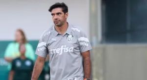 Juca Kfouri critica Abel Ferreira após reclamações no Palmeiras: “Que ache outra desculpa” 