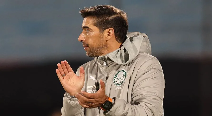 Palmeiras embolsa R$ 12 milhões com jogador fora dos planos de Abel Ferreira