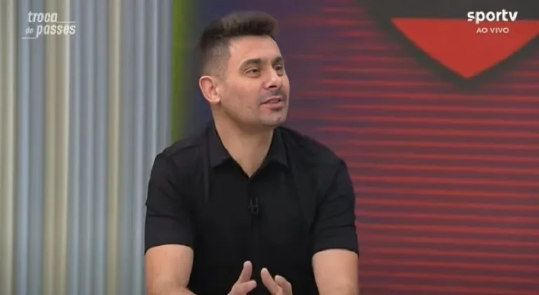 Alex aponta melhor técnico de todos os tempos e brinca: “Está entre o zero e o um” 