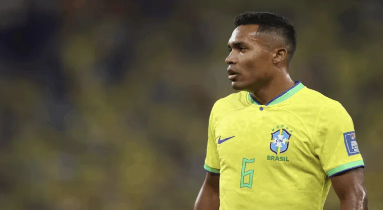 Alex Sandro é especulado no SPFC, mas Casares trata negociação como sonho distante