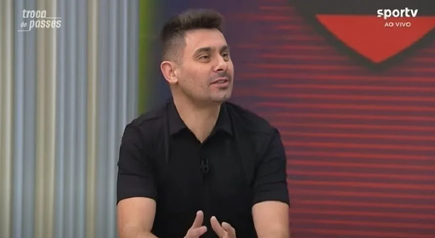 Alex aponta melhor técnico de todos os tempos e brinca: “Está entre o zero e o um” 