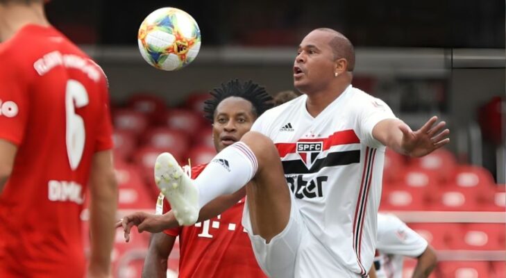 Aloísio Chulapa aponta ex-SPFC como único jogador que bebia mais que ele Aloísio Chulapa aponta ex-SPFC como único jogador que bebia mais que ele