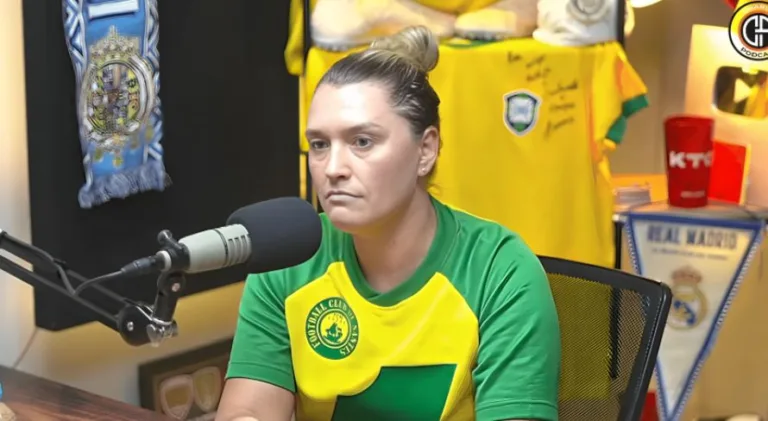 Ana Thaís aponta atacante que “faz falta” no futebol brasileiro