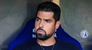 Sob pressão, António Oliveira aborda derrota do Corinthians em dérbi