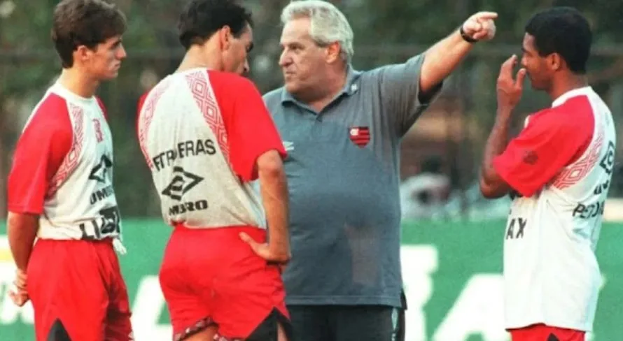 Romário abre o jogo sobre relação com Apolinho no Flamengo: “Foi um pai”