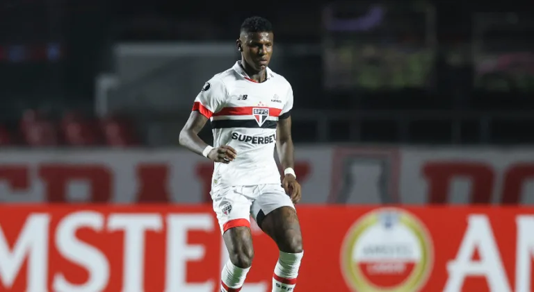 Arboleda é punido, fica fora da Copa América e não desfalca o SPFC