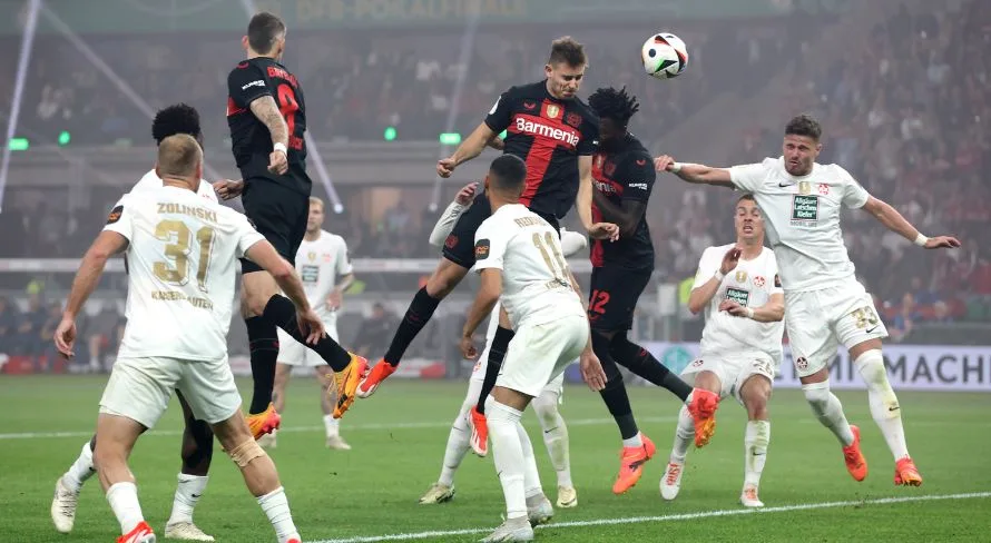 Mesmo com um a menos, Bayer Leverkusen derrota Kaiserslautern e conquista a Copa da Alemanha