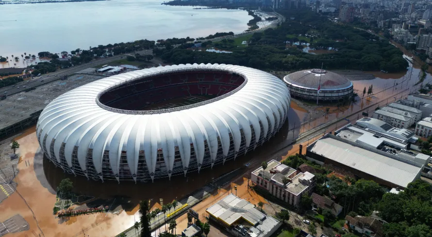 Milly Lacombe defende paralisação do futebol em meio à tragédia no RS