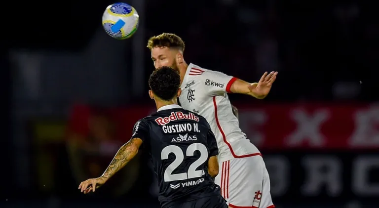 Venê Casagrande vê pênalti não marcado para o Flamengo contra Red Bull Bragantino