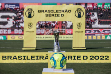 Bola e troféu do Brasileirão Série D