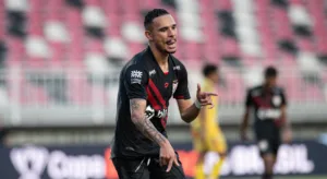 Atlético-GO bate o Brusque em jogo de ida na Copa do Brasil