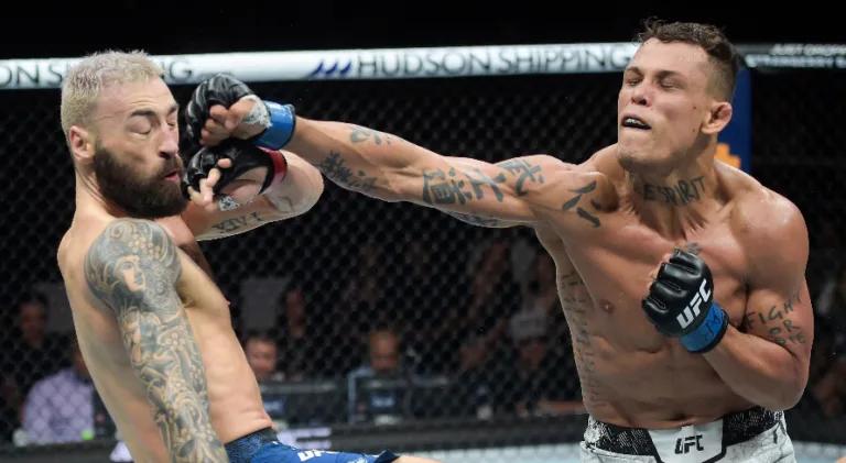 Caio Borralho é impiedoso em vitória por nocaute contra Paul Craig no UFC 301