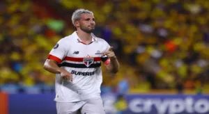 SPFC vê Calleri evoluindo, mas retorno na Libertadores ainda é incerto