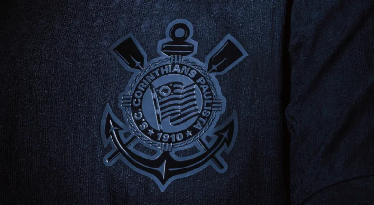 Corinthians lança novas camisas com foco no combate ao racismo