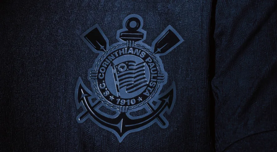 Corinthians lança novas camisas com foco no combate ao racismo