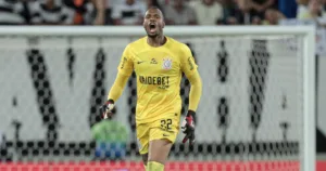 Carlos Miguel analisa temporada com mais chances no Corinthians: “Ano atípico”