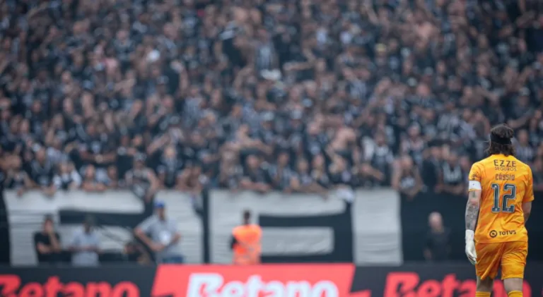 Corinthians estuda homenagear Cássio e não vai dificultar saída do ídolo