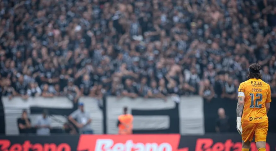 Corinthians estuda homenagear Cássio e não vai dificultar saída do ídolo