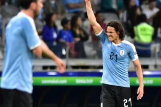 Cavani em campo pela seleção do Uruguai