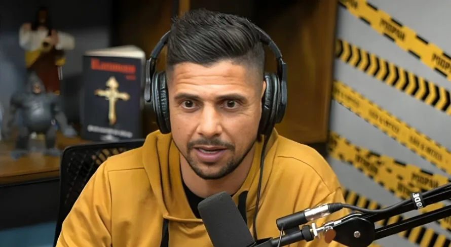 Cicinho surpreende e aponta time “ingrato” do futebol brasileiro