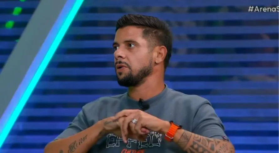 Cicinho aponta “time unido” do Brasil hoje: “Jogadores se abraçam”