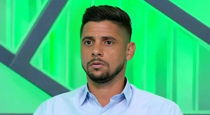 Cicinho se antecipa e crava campeão da Libertadores: “Já é”