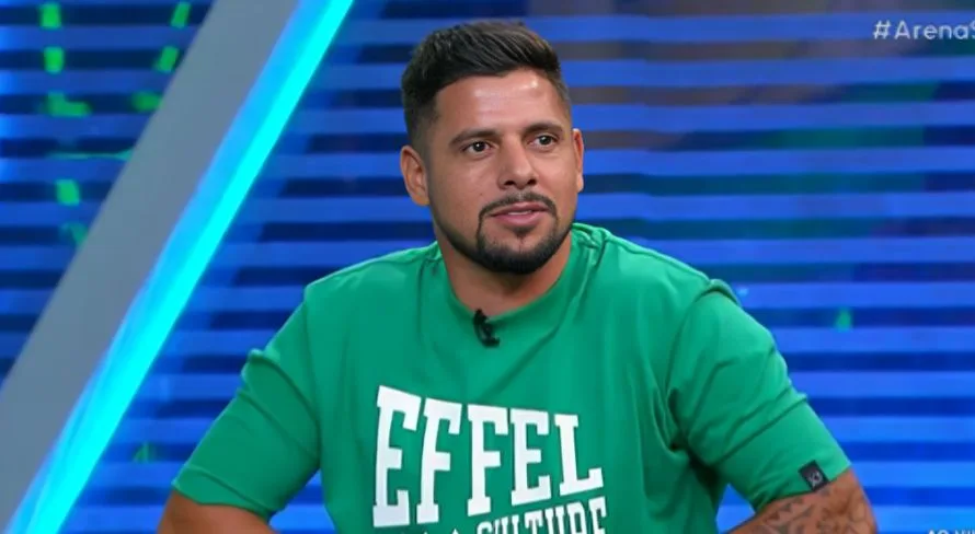 Cicinho crava técnico que supera Abel Ferreira: “É um fenômeno”