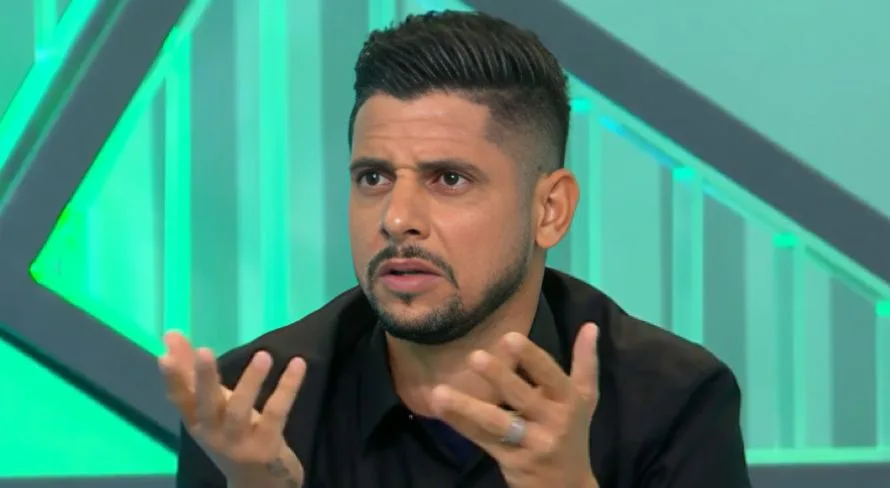 Cicinho detona time do Brasileirão e dispara: “Devendo pra todo mundo”