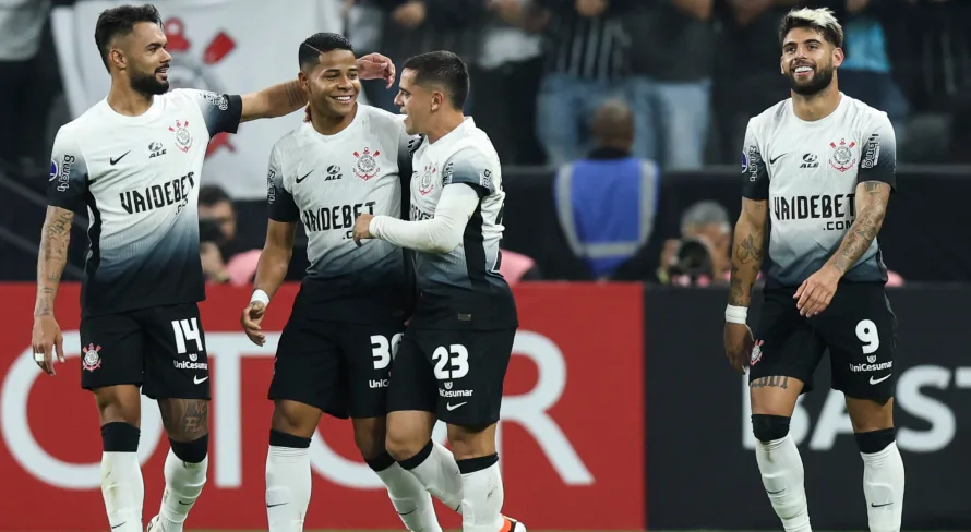 Em noite inspirada, Corinthians massacra o Argentinos Juniors na Sul-Americana