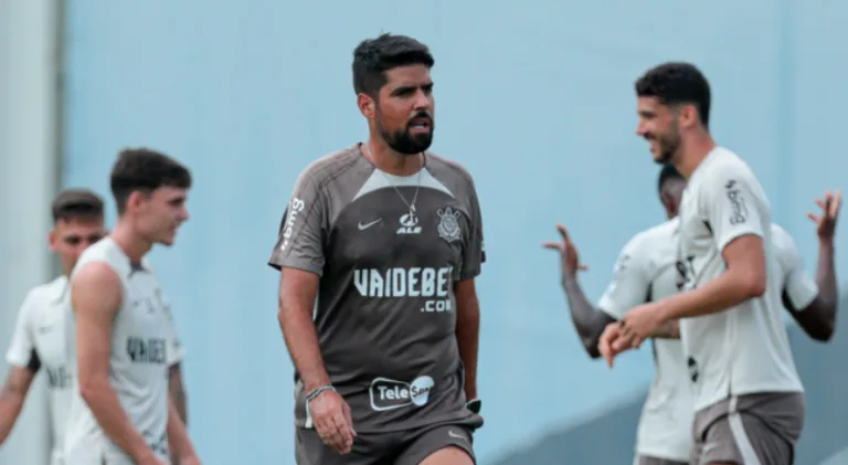 Corinthians avalia trabalho de António Oliveira que está insatisfeito com falta de opções no elenco