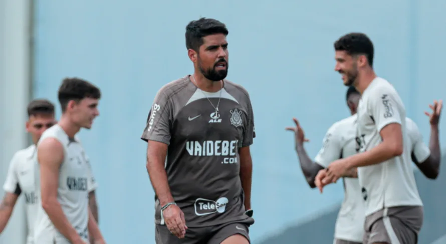 Corinthians avalia trabalho de António Oliveira que está insatisfeito com falta de opções no elenco