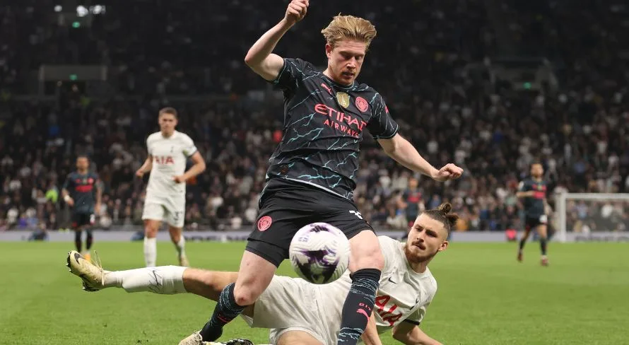 Manchester City derrota Tottenham e fica mais próximo do título da Premier League