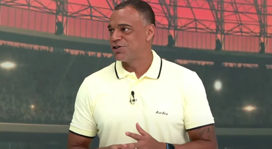 Denílson aponta time completo no futebol brasileiro hoje: “Ritmo de música”