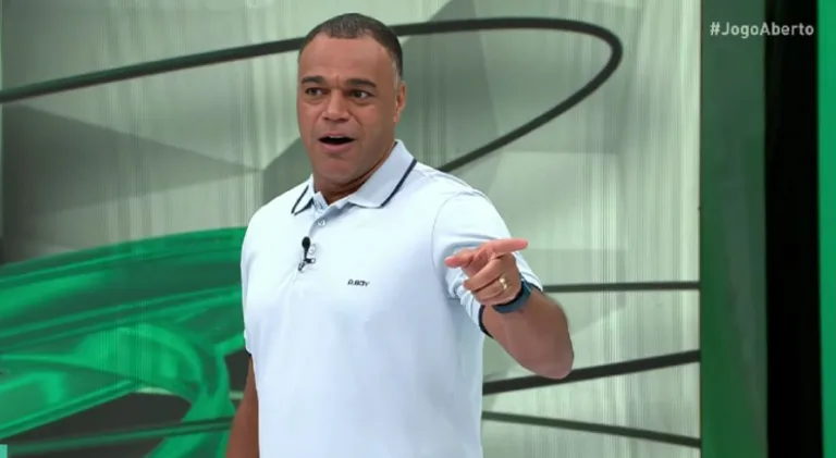 Denílson elege o melhor jogador que viu no futebol: “Fantástico”