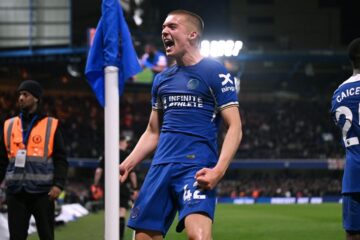 Alfie Gilchrist comemora gol do Chelsea contra o Tottenham na Premier League