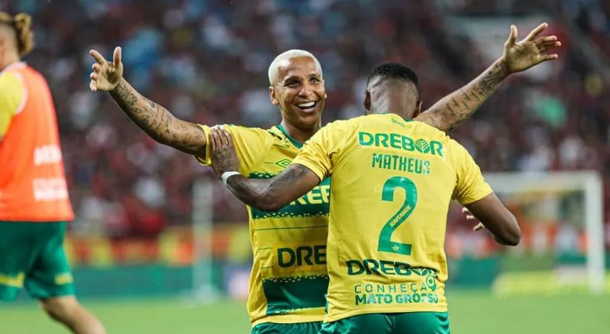 Arnaldo Ribeiro recomenda jogador para o Corinthians: “Faz gols”