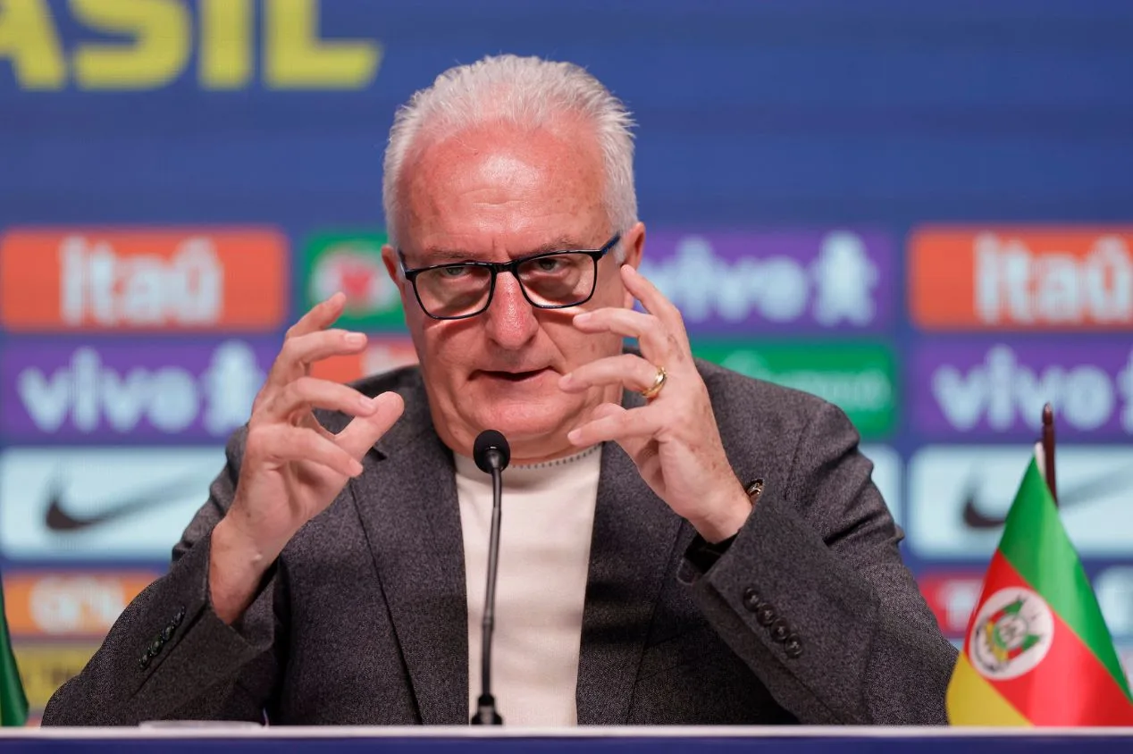 Jogador do Manchester United se chateia por ausência na convocação de Dorival