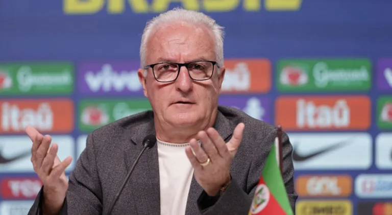 Vampeta indica titular do Palmeiras injustiçado na seleção brasileira: “Merecia uma chance”