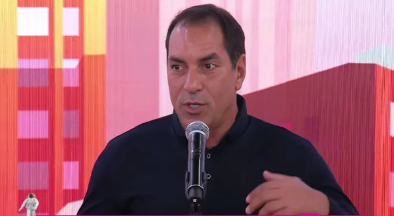 Edmundo sinaliza meia capaz de “fazer mais” que Arrascaeta no futebol brasileiro